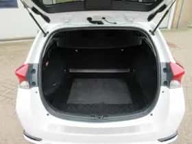 Toyota Auris (2015) thumbnail 23