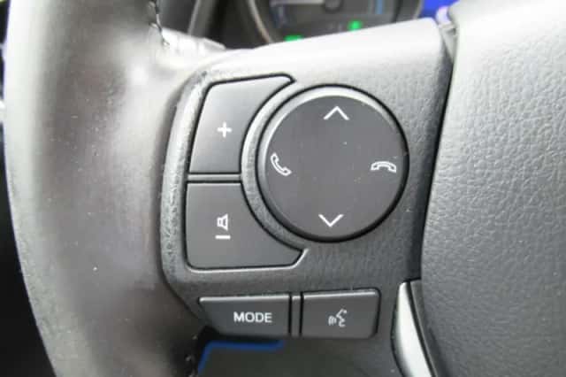 Toyota Auris (2015) thumbnail 7
