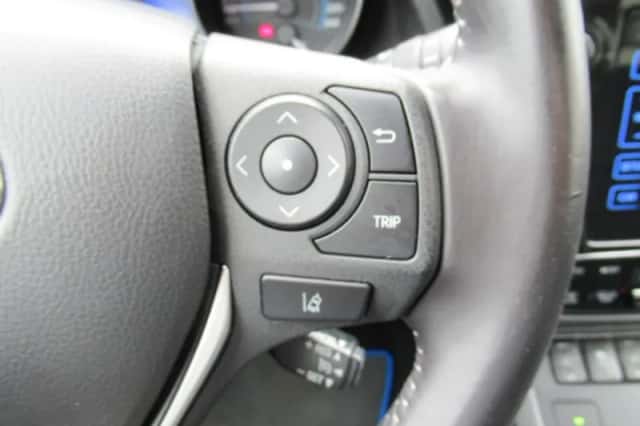 Toyota Auris (2015) thumbnail 8