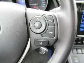 Toyota Auris (2015) thumbnail 8