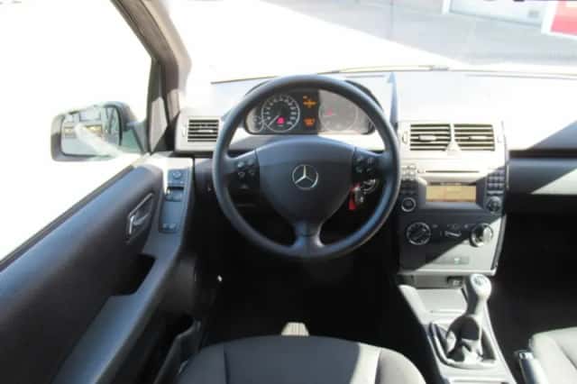 Mercedes-Benz A-Klasse (2012) thumbnail 3