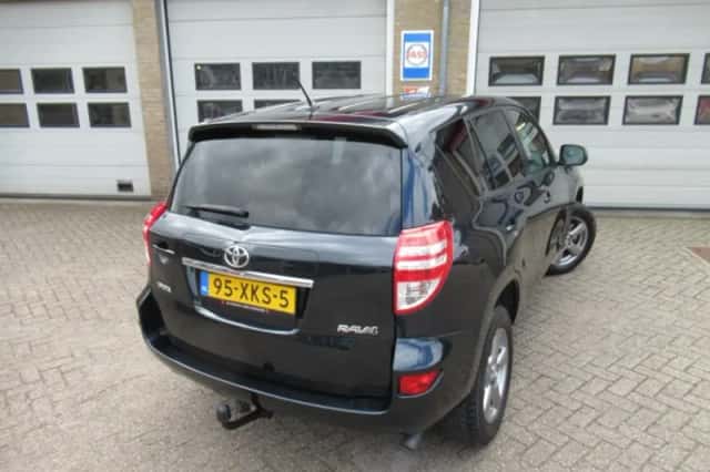 Toyota RAV4 (2012) thumbnail 2