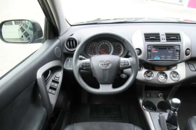 Toyota RAV4 (2012) thumbnail 3