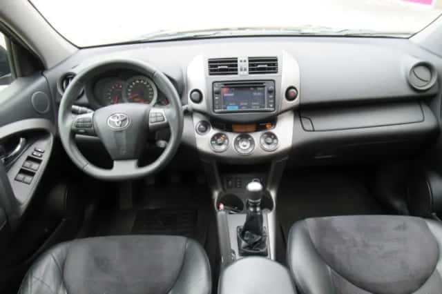 Toyota RAV4 (2012) thumbnail 4