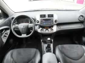 Toyota RAV4 (2012) thumbnail 4