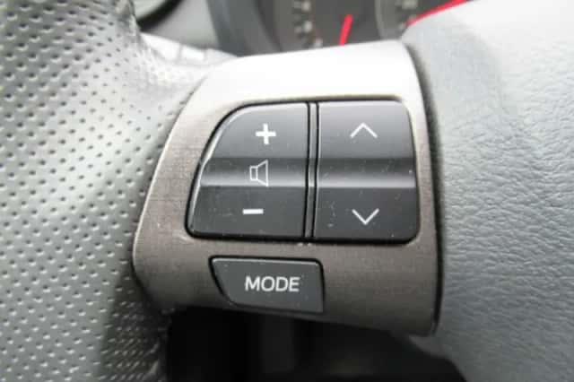Toyota RAV4 (2012) thumbnail 8