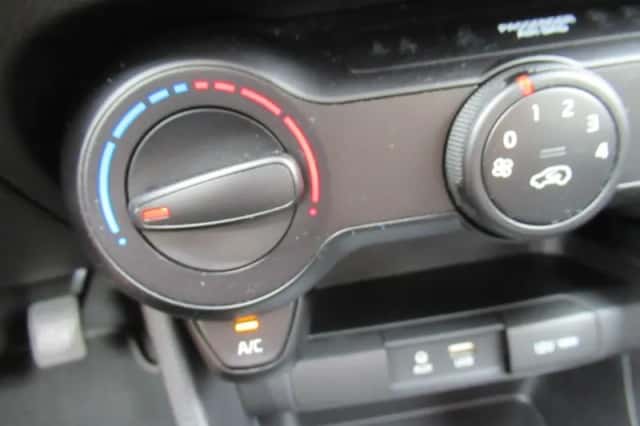 Kia Picanto (2018) thumbnail 12
