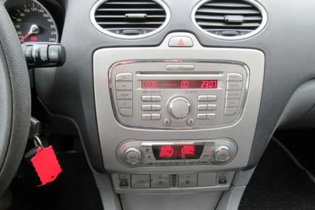 Ford Focus (2008) thumbnail 5