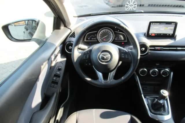 Mazda 2 (2017) thumbnail 3