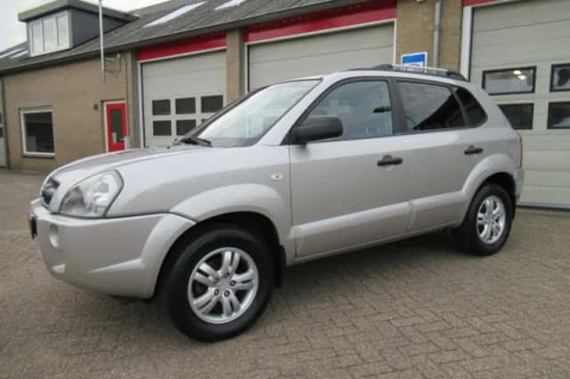 Hyundai Tucson (2009) thumbnail 2