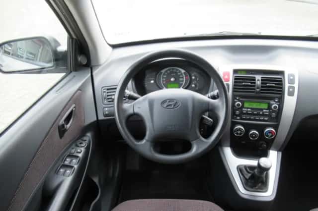 Hyundai Tucson (2009) thumbnail 3