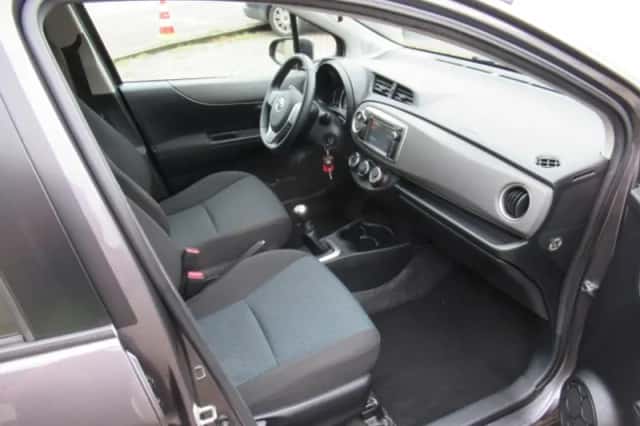 Toyota Yaris (2012) thumbnail 6