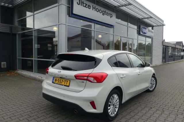 Ford Focus (2021) thumbnail 2