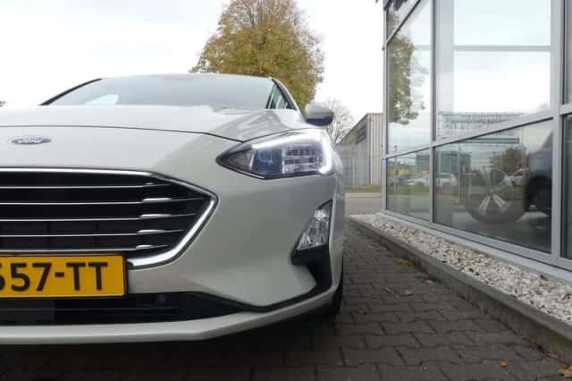 Ford Focus (2021) thumbnail 3