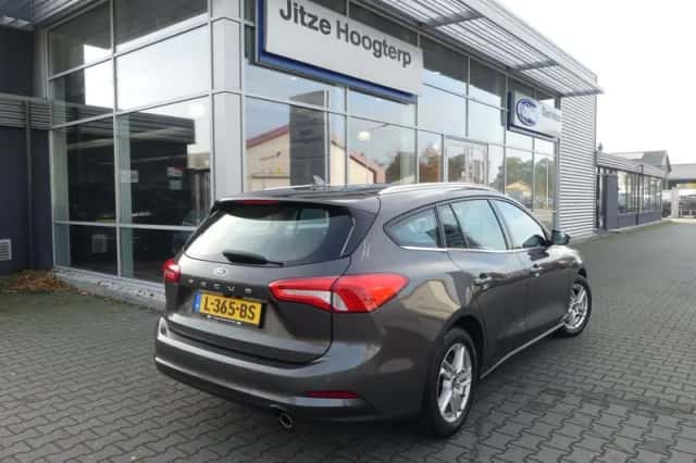 Ford Focus (2021) thumbnail 2