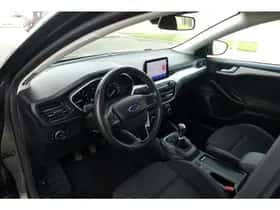 Ford Focus (2021) thumbnail 16