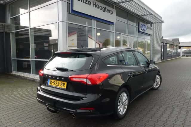 Ford Focus (2019) thumbnail 2