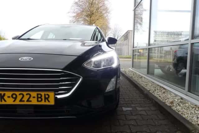 Ford Focus (2019) thumbnail 3