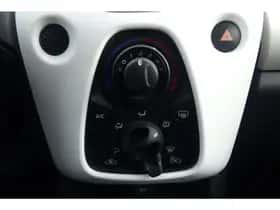 Peugeot 108 (2015) thumbnail 24