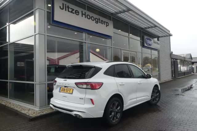 Ford Kuga (2022) thumbnail 2