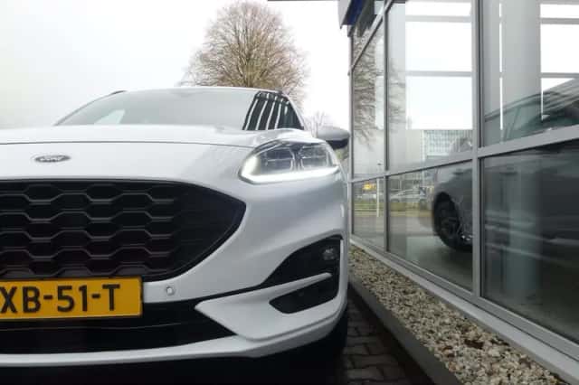 Ford Kuga (2022) thumbnail 3