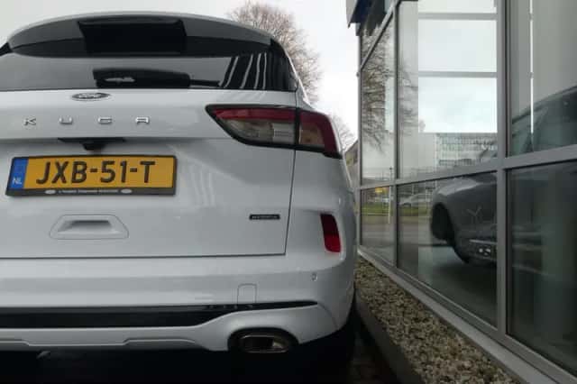 Ford Kuga (2022) thumbnail 4