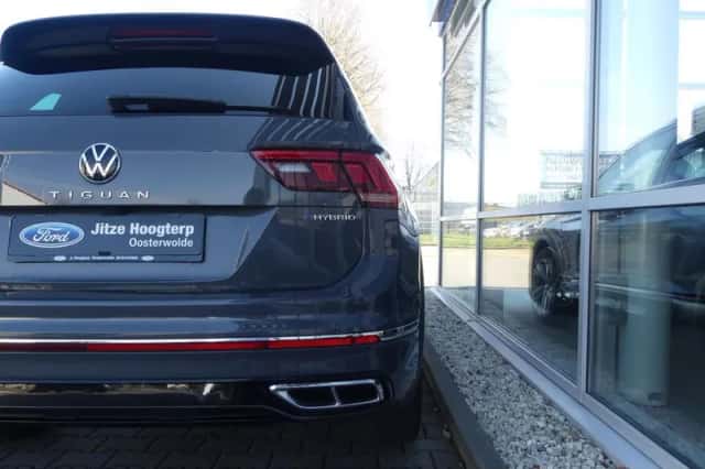 Volkswagen Tiguan (2022) thumbnail 4