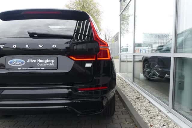 Volvo XC60 (2021) thumbnail 4