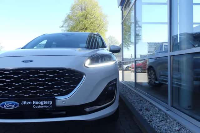 Ford Kuga (2022) thumbnail 3