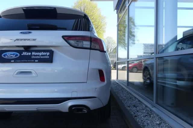 Ford Kuga (2022) thumbnail 4