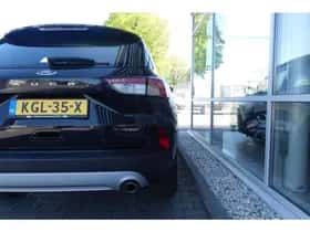 Ford Kuga (2022) thumbnail 4