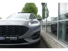 Ford Kuga (2022) thumbnail 3