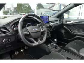 Ford Focus (2019) thumbnail 3