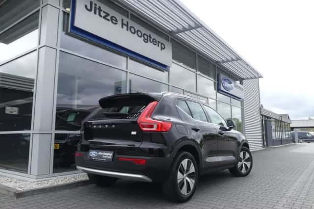 Volvo XC40 (2022) thumbnail 2
