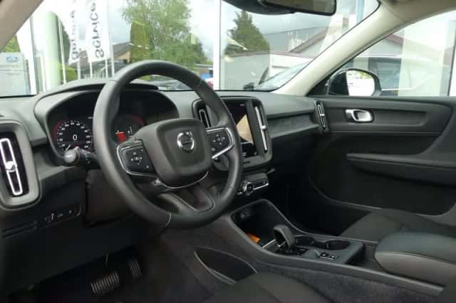 Volvo XC40 (2022) thumbnail 3