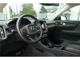 Volvo XC40 (2022) thumbnail 3