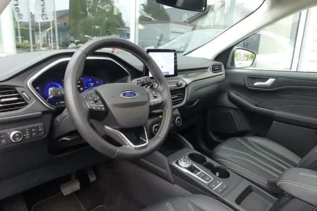 Ford Kuga (2022) thumbnail 3