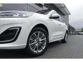 Ford Kuga (2022) thumbnail 32