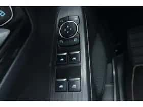 Ford Kuga (2022) thumbnail 41