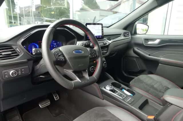 Ford Kuga (2022) thumbnail 3