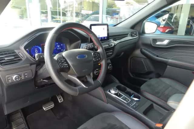 Ford Kuga (2022) thumbnail 3