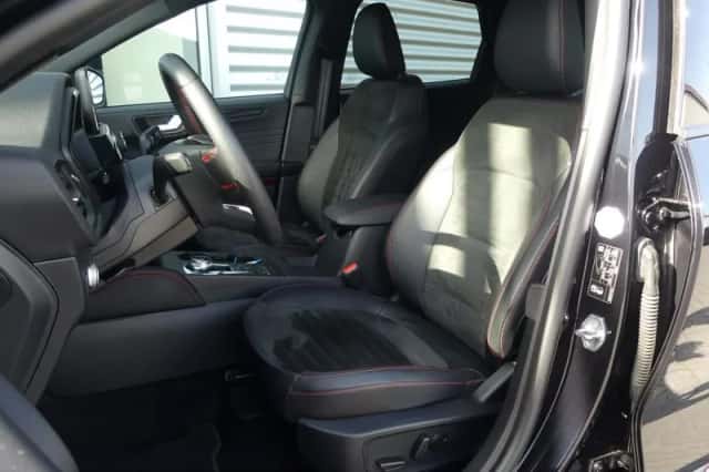 Ford Kuga (2022) thumbnail 4