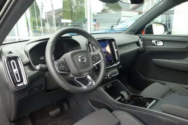 Volvo XC40 (2022) thumbnail 3