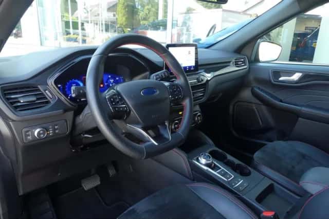 Ford Kuga (2022) thumbnail 3