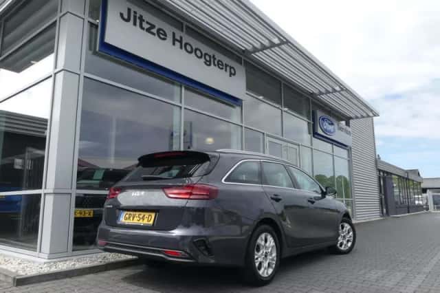 Kia Ceed (2022) thumbnail 2