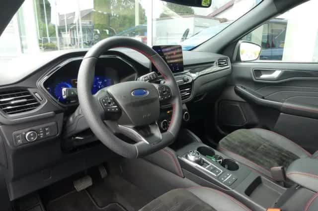 Ford Kuga (2024) thumbnail 3