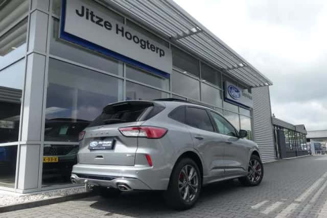 Ford Kuga (2023) thumbnail 2