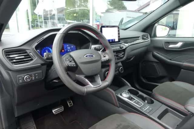 Ford Kuga (2023) thumbnail 3