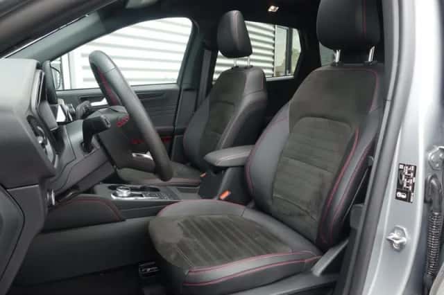 Ford Kuga (2023) thumbnail 4