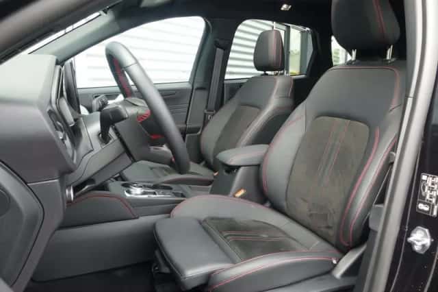 Ford Kuga (2024) thumbnail 4